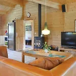 2 Bedroom Cozy In Dom wakacyjny