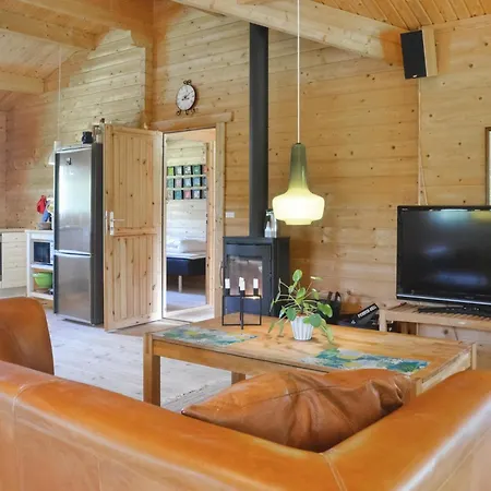 2 Bedroom Cozy In Holiday home