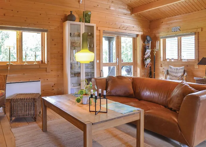 2 Bedroom Cozy In Holiday home Hovborg